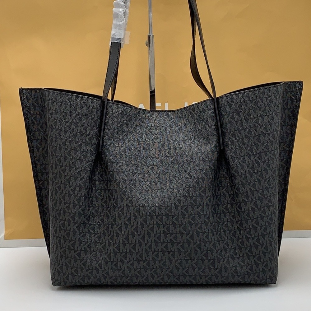 MICHAEL KORS
Emilia Large Logo Tote Shoulder Bag
COLOR Black Signature
NWT - Picture 10 of 16